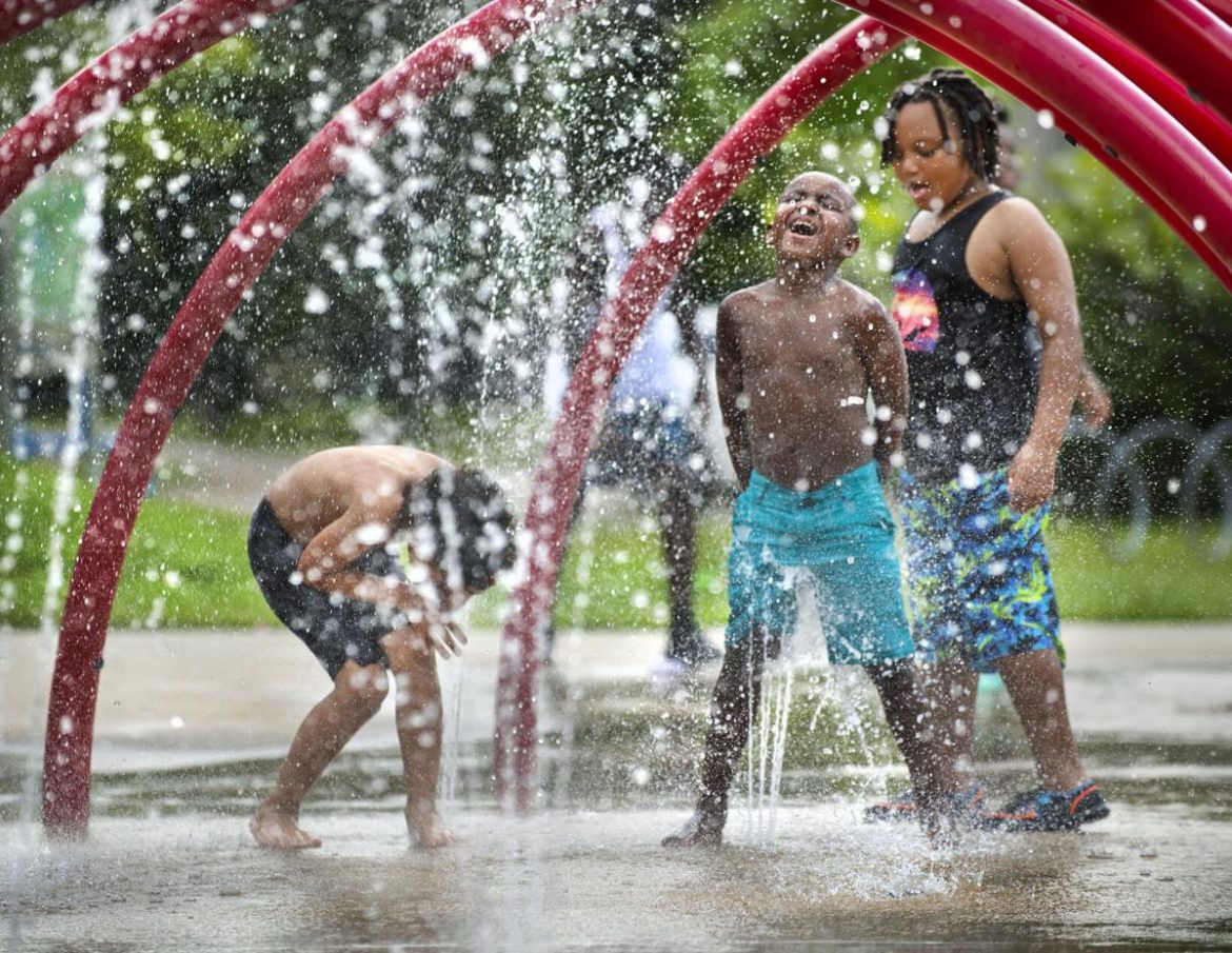 Quelle est la différence entre un Splash Pad et un Spray Park ?