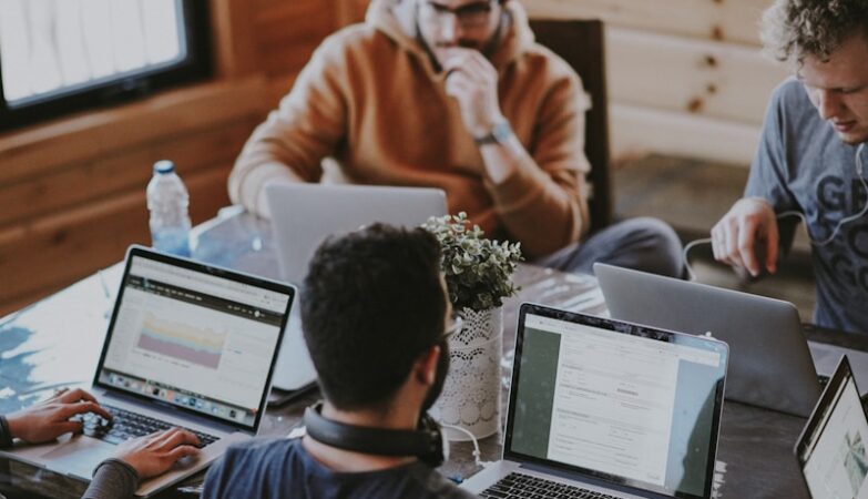 S’exprimer librement sur le net : Un droit fondamental à préserver et à valoriser
